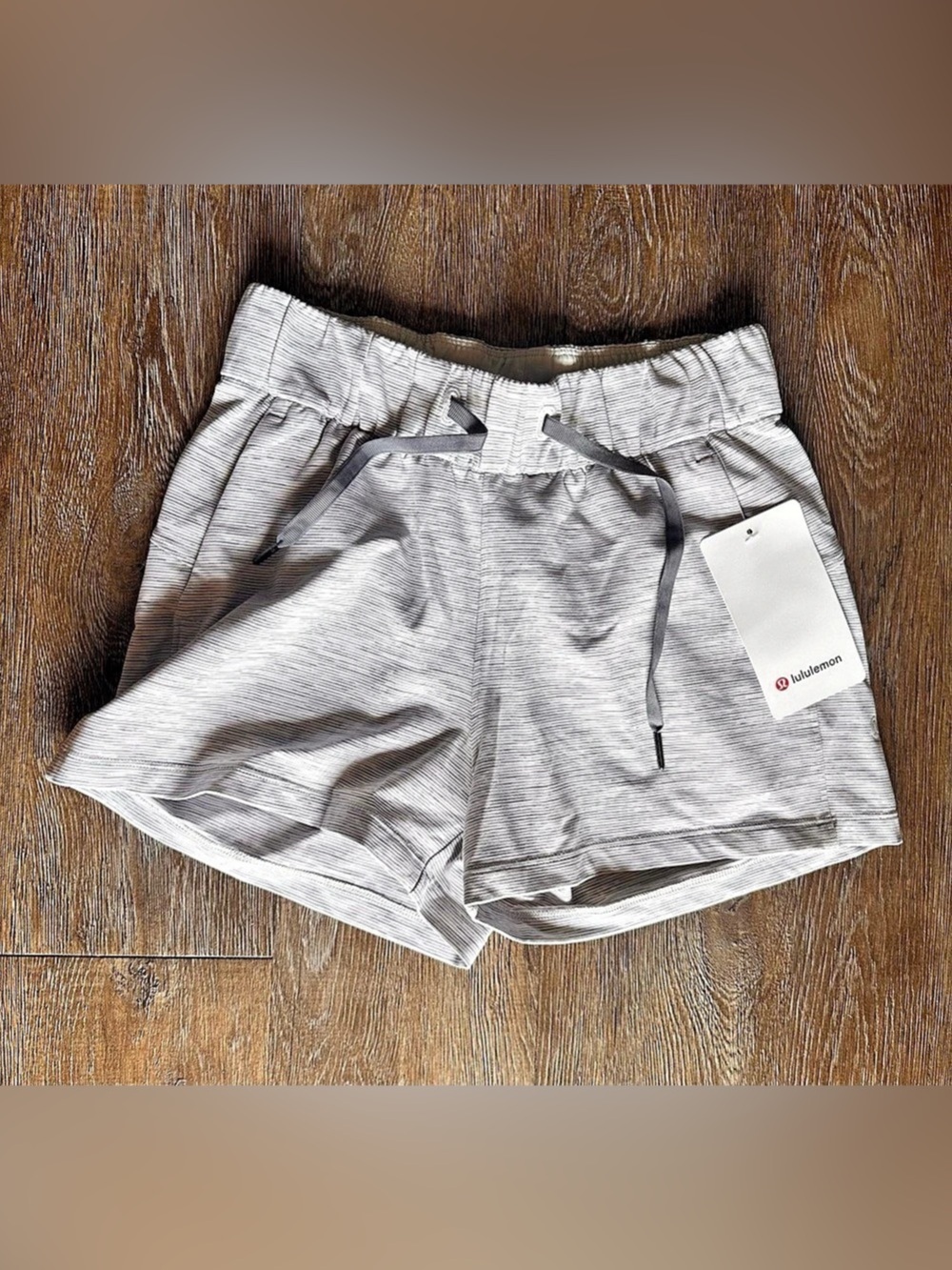 lululemon Hotty Hot Shorts Striped Athletic Shorts in Gray Size 2 NWT